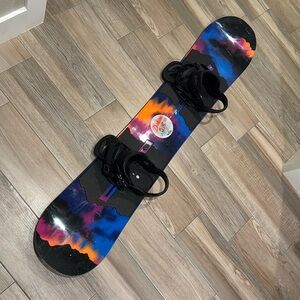 Burton Women’s 147 Socialite Flat top snowboard and Burton Scribe bindings